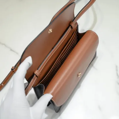 Picture of TRIOMPHE SMOOTH LAMBSKIN LEATHER TRIMMED WALLET REF. 100852