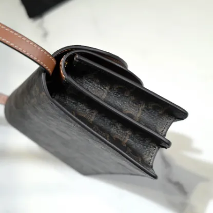 Picture of TRIOMPHE SMOOTH LAMBSKIN LEATHER TRIMMED WALLET REF. 100852