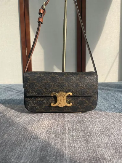 Picture of TRIOMPHE UNDERARM BAG MODEL: 194142 SIZE: 20X10X4CM