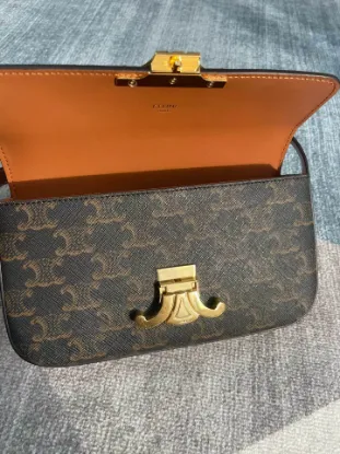 Picture of TRIOMPHE UNDERARM BAG MODEL: 194142 SIZE: 20X10X4CM