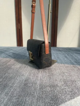 Picture of TRIOMPHE UNDERARM BAG MODEL: 194142 SIZE: 20X10X4CM