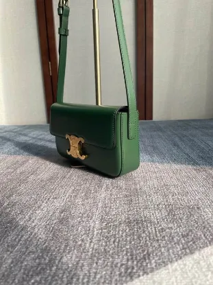 Picture of TRIOMPHE UNDERARM BAG MODEL: 194142 SIZE: 20X10X4CM
