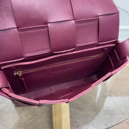 Picture of BV BOTTEGA VENETA CASSETTE BAG SIZE: 23X15CM