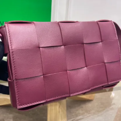 Picture of BV BOTTEGA VENETA CASSETTE BAG SIZE: 23X15CM