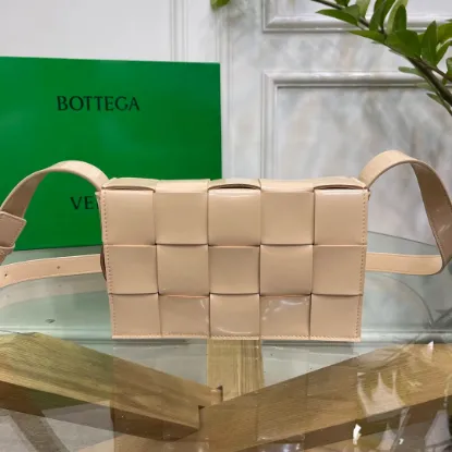 Picture of BV BOTTEGA VENETA CASSETTE BAG SIZE: 23X15CM