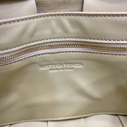 Picture of BV BOTTEGA VENETA CASSETTE BAG SIZE: 23X15CM