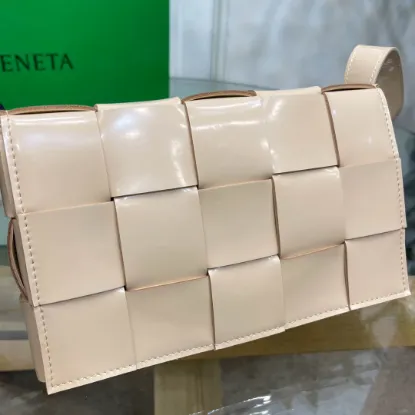Picture of BV BOTTEGA VENETA CASSETTE BAG SIZE: 23X15CM