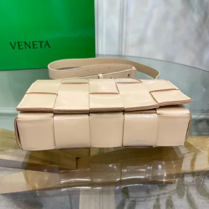 Picture of BV BOTTEGA VENETA CASSETTE BAG SIZE: 23X15CM