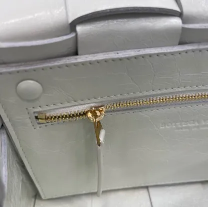 Picture of BV BOTTEGA VENETA CASSETTE BAG SIZE: 23X15CM