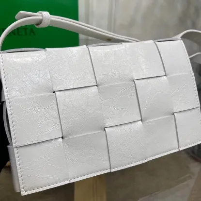Picture of BV BOTTEGA VENETA CASSETTE BAG SIZE: 23X15CM