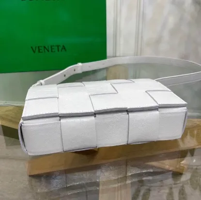 Picture of BV BOTTEGA VENETA CASSETTE BAG SIZE: 23X15CM