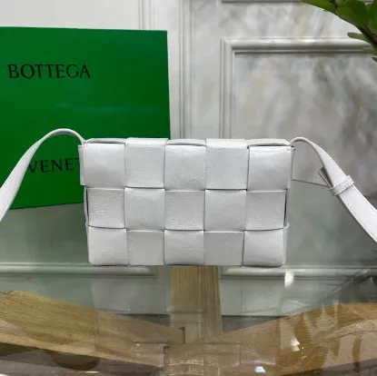 Picture of BV BOTTEGA VENETA CASSETTE BAG SIZE: 23X15CM