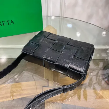 Picture of BV BOTTEGA VENETA CASSETTE BAG SIZE: 23X15CM