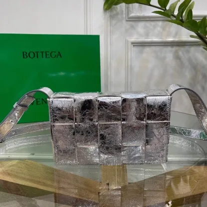 Picture of BV BOTTEGA VENETA CASSETTE BAG SIZE: 23X15CM