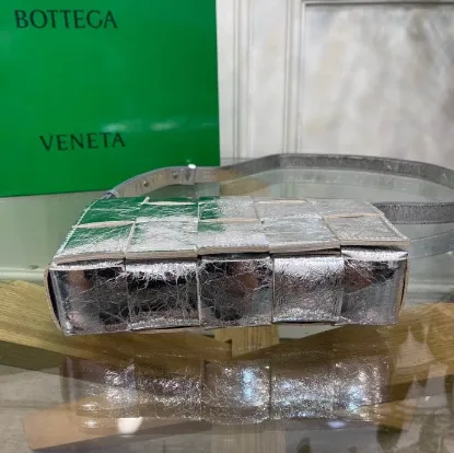 Picture of BV BOTTEGA VENETA CASSETTE BAG SIZE: 23X15CM