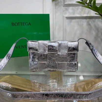 Picture of BV BOTTEGA VENETA CASSETTE BAG SIZE: 23X15CM