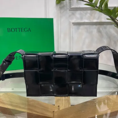 Picture of BV BOTTEGA VENETA CASSETTE BAG SIZE: 23X15CM BLACK