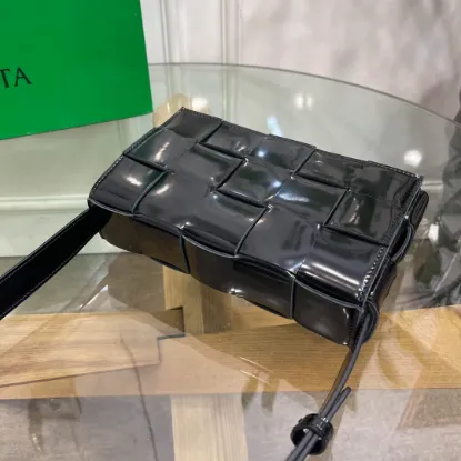 Picture of BV BOTTEGA VENETA CASSETTE BAG SIZE: 23X15CM BLACK