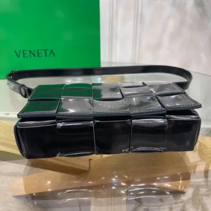 Picture of BV BOTTEGA VENETA CASSETTE BAG SIZE: 23X15CM BLACK