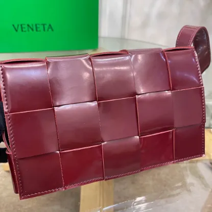Picture of BV BOTTEGA VENETA CASSETTE BAG SIZE: 23X15CM DATE