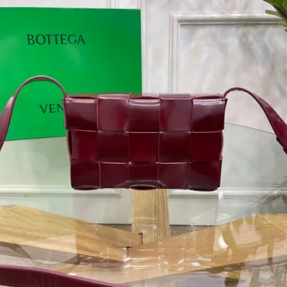 Picture of BV BOTTEGA VENETA CASSETTE BAG SIZE: 23X15CM DATE
