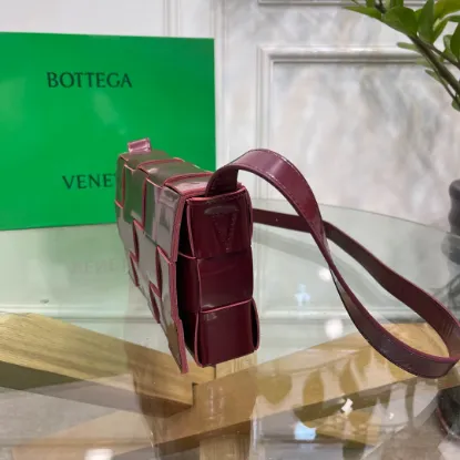 Picture of BV BOTTEGA VENETA CASSETTE BAG SIZE: 23X15CM DATE