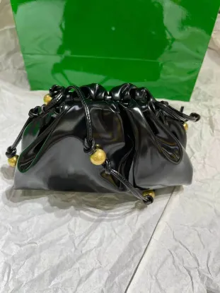 Picture of BV BOTTEGA VENETA CLOUD BAG SIZE: 23X13CM