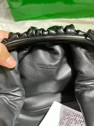 Picture of BV BOTTEGA VENETA CLOUD BAG SIZE: 23X13CM