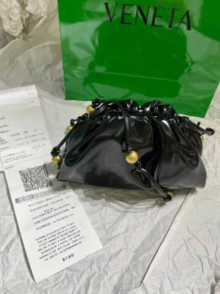 Picture of BV BOTTEGA VENETA CLOUD BAG SIZE: 23X13CM