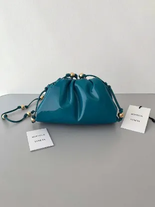 Picture of BV BOTTEGA VENETA CLOUD BAG SIZE:23X13CM