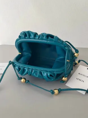 Picture of BV BOTTEGA VENETA CLOUD BAG SIZE:23X13CM