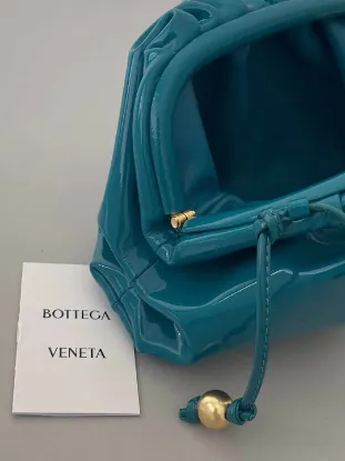 Picture of BV BOTTEGA VENETA CLOUD BAG SIZE:23X13CM