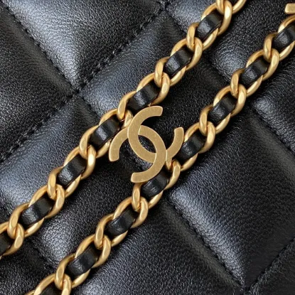 Picture of ALPHABET CHAIN MODEL NUMBER: AS3223 SHEEPSKIN SIZE: 16*19*8