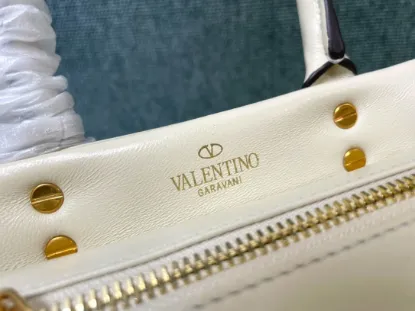 Picture of Valentin0 Model:1186 Size:18.5 x15x11cm