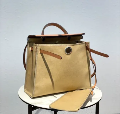 Picture of Canvas bag Size: 31*15*10cm