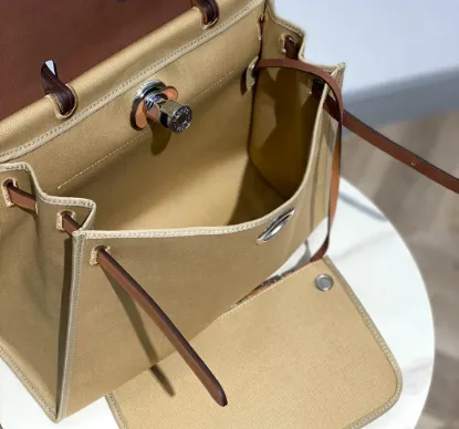 Picture of Canvas bag Size: 31*15*10cm