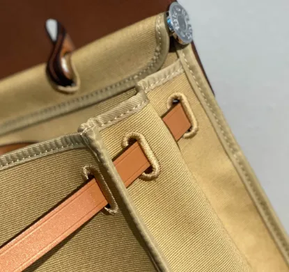 Picture of Canvas bag Size: 31*15*10Cm