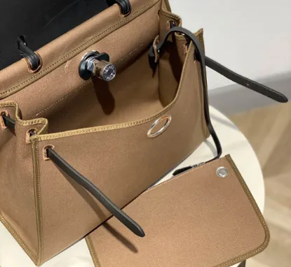 Picture of Canvas bag Size: 31*15*10cm