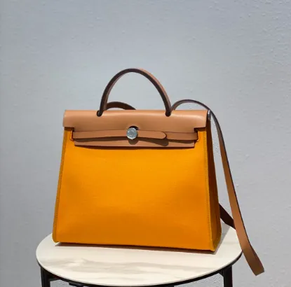 Picture of Canvas bag Size: 31*15*10cm
