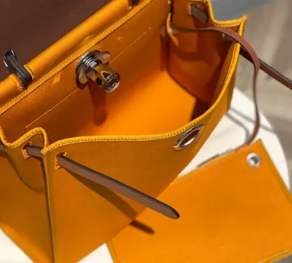 Picture of Canvas bag Size: 31*15*10cm