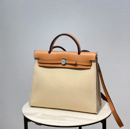 Picture of Canvas bag Size: 31*15*10cm