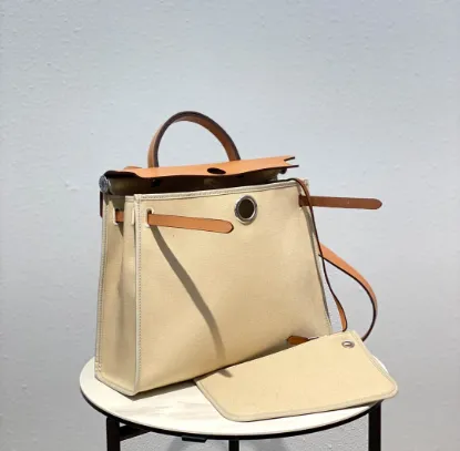 Picture of Canvas bag Size: 31*15*10cm