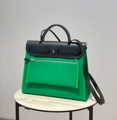 Picture of Canvas bag Size: 31*15*10cm