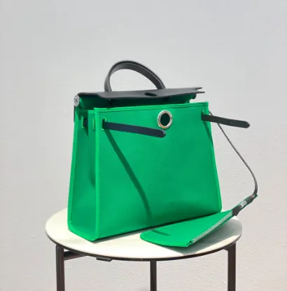 Picture of Canvas bag Size: 31*15*10cm