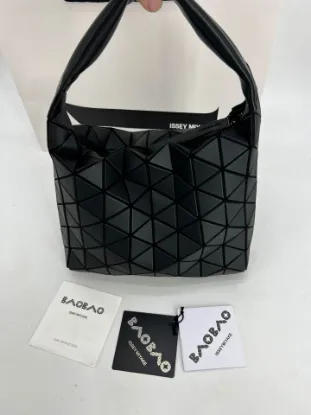Picture of Miyake Life Size: 25x33x7cm 23x27x7cm