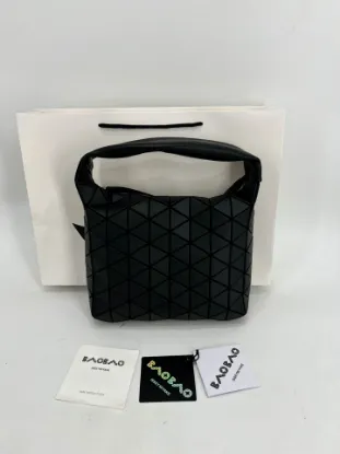 Picture of Miyake Life Size: 25x33x7cm 23x27x7cm