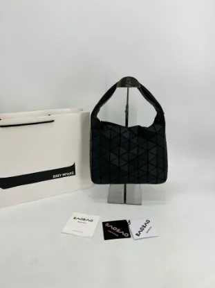 Picture of Miyake Life Size: 25x33x7cm 23x27x7cm