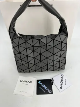 Picture of Miyake Life Size: 25x33x7cm 23x27x7cm