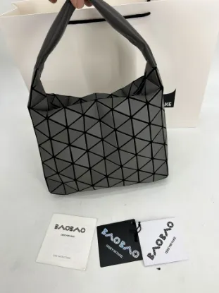 Picture of Miyake Life Size: 25x33x7cm 23x27x7cm