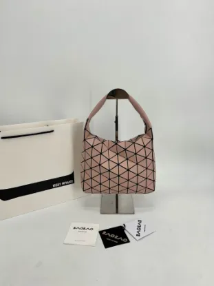 Picture of Miyake Life Size: 25x33x7cm 23x27x7cm